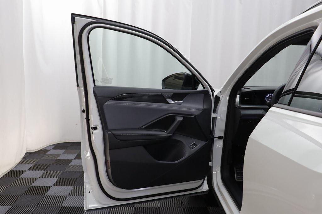 new 2025 Volkswagen Tiguan car, priced at $36,235