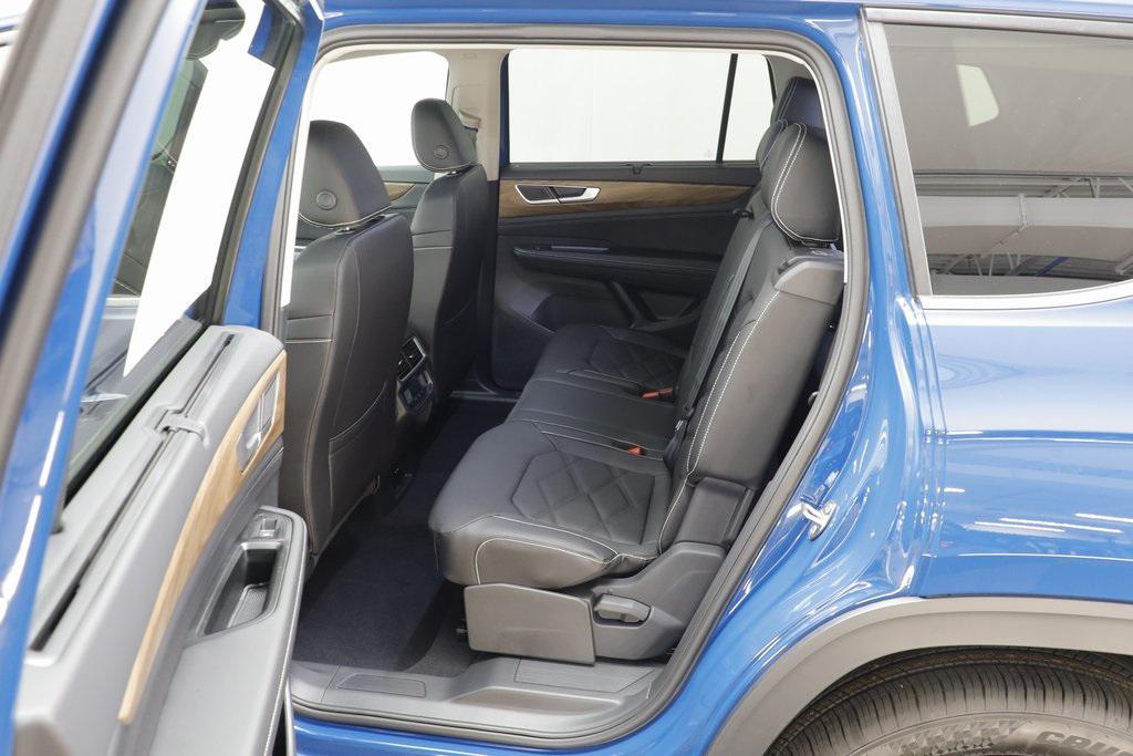 new 2026 Volkswagen Atlas car, priced at $45,351