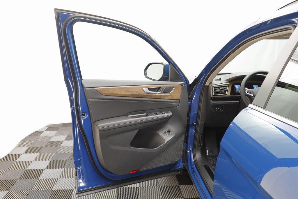 new 2026 Volkswagen Atlas car, priced at $45,351