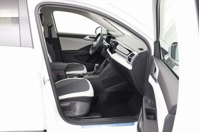 new 2025 Volkswagen Taos car