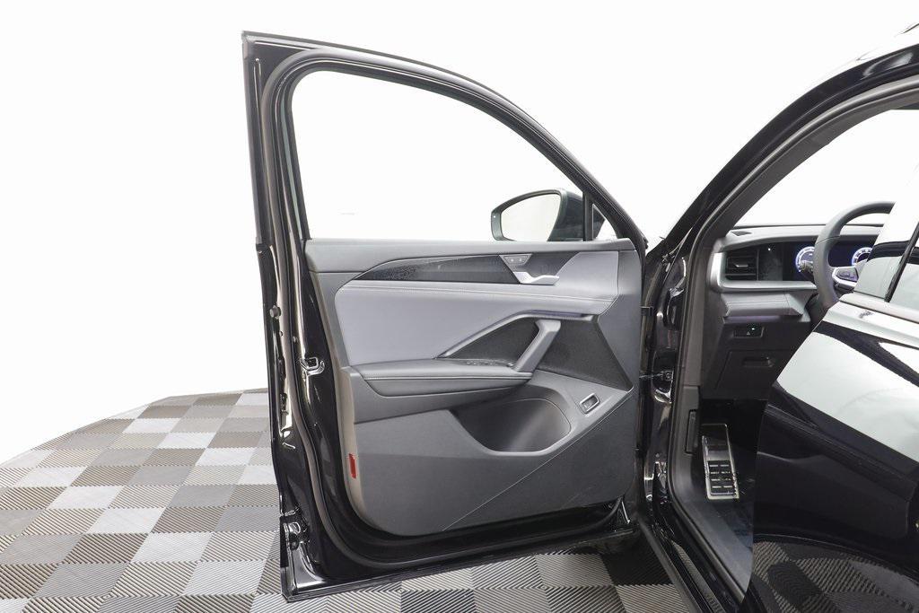 new 2025 Volkswagen Tiguan car, priced at $35,798