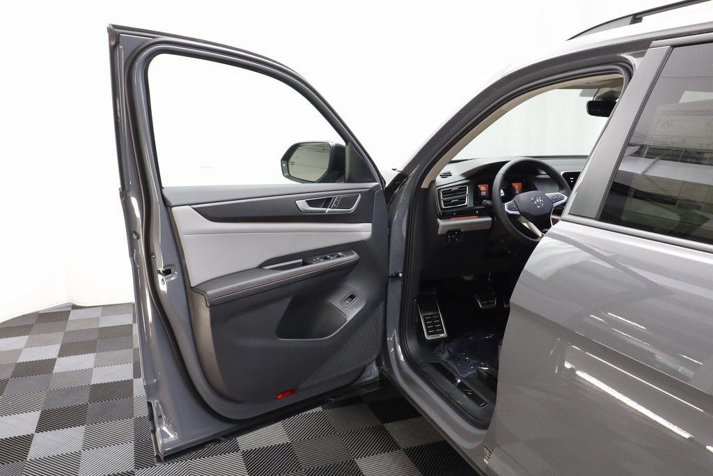 new 2025 Volkswagen Atlas car, priced at $41,514