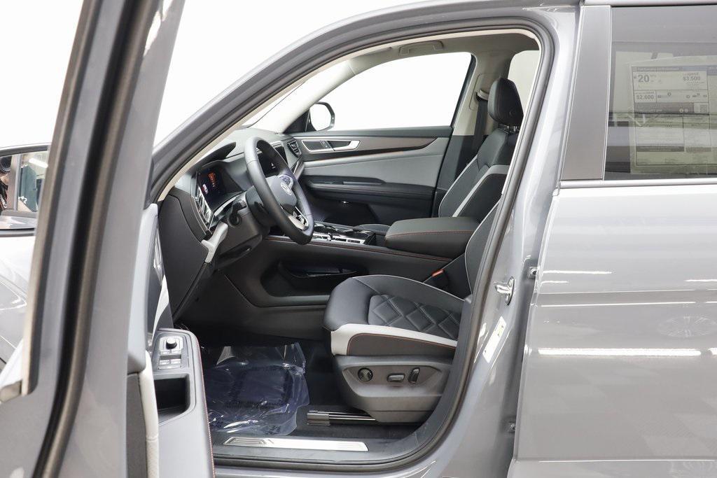 new 2025 Volkswagen Atlas car, priced at $41,514