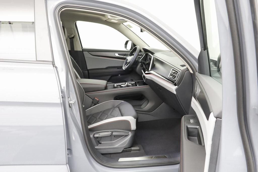 new 2025 Volkswagen Atlas car, priced at $41,514