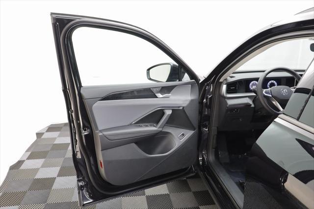 new 2025 Volkswagen Tiguan car, priced at $35,040
