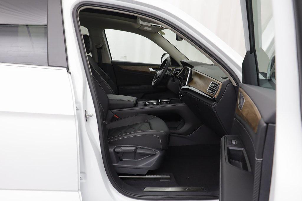 new 2026 Volkswagen Atlas car, priced at $46,308