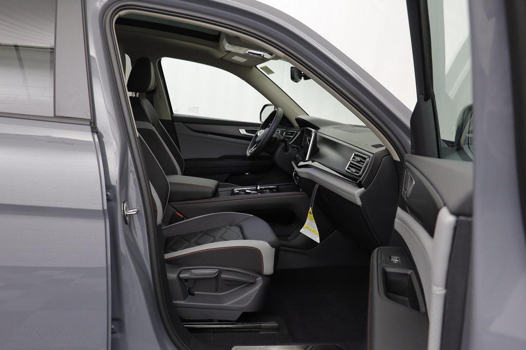 new 2025 Volkswagen Atlas car, priced at $41,514