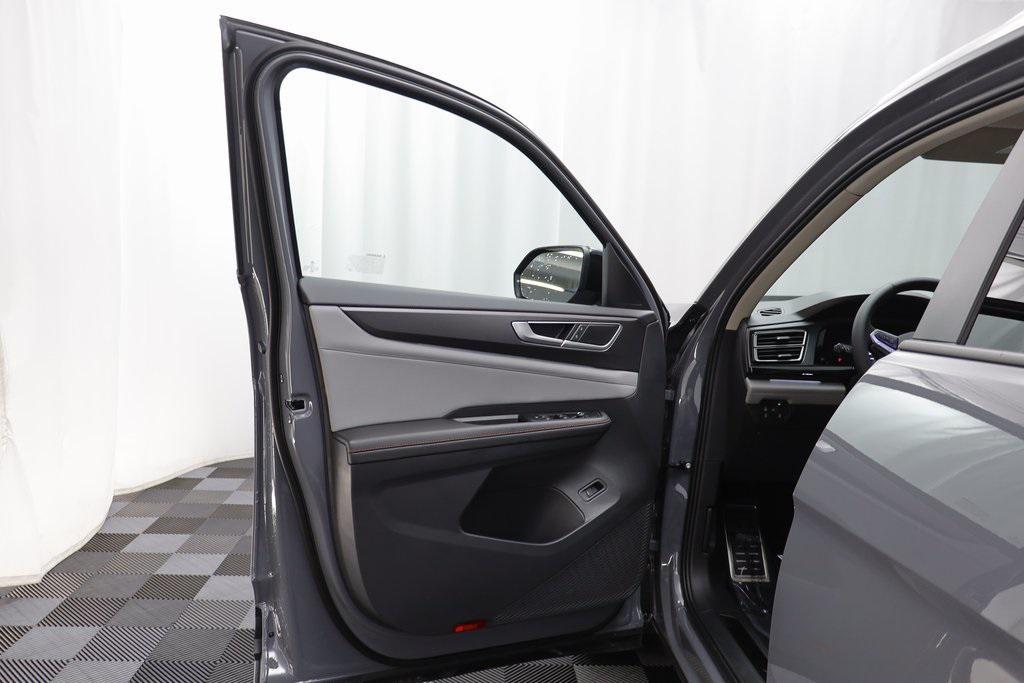 new 2025 Volkswagen Atlas car, priced at $41,514