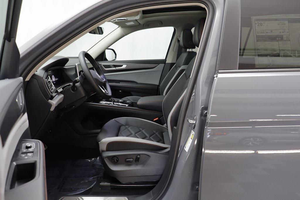 new 2025 Volkswagen Atlas car, priced at $41,514