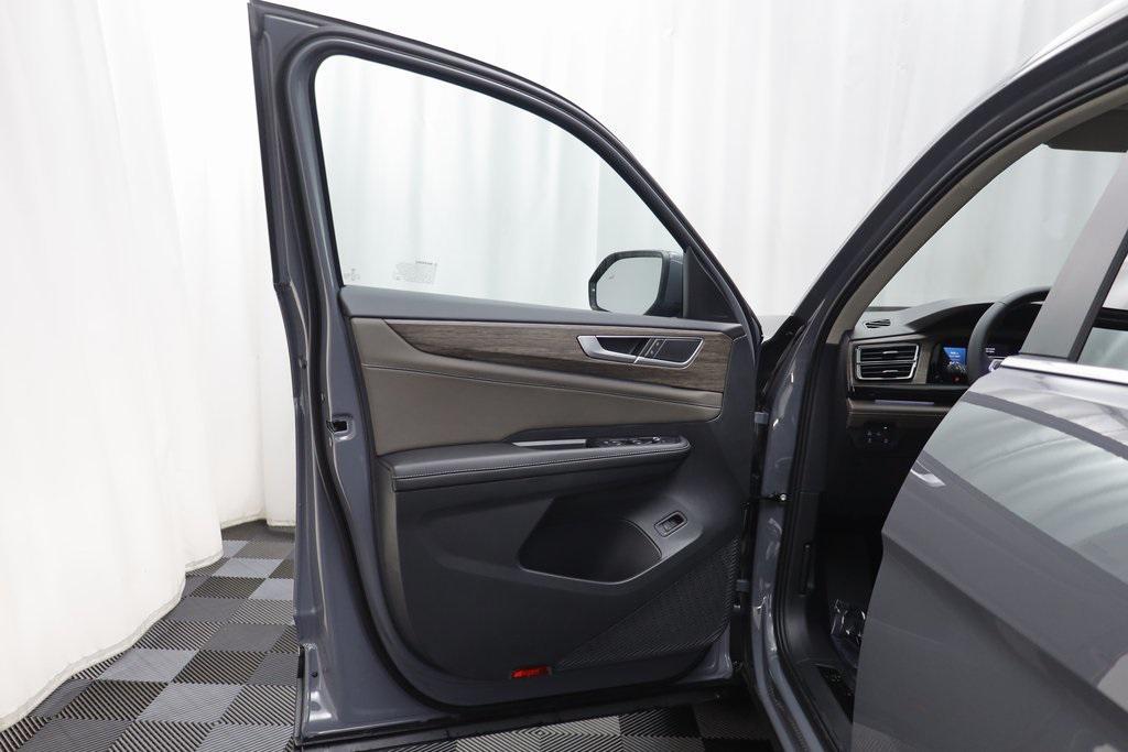 new 2026 Volkswagen Atlas car, priced at $48,738