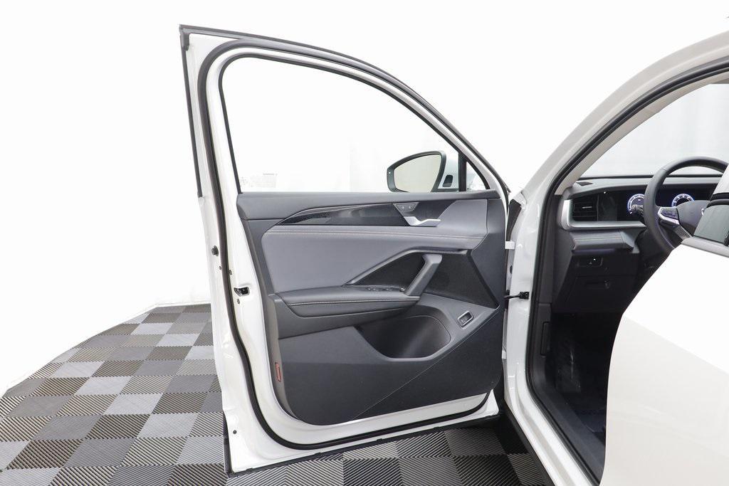 new 2025 Volkswagen Tiguan car, priced at $33,770