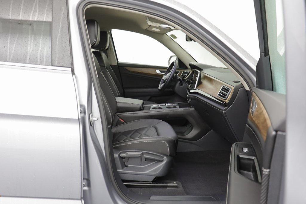 used 2025 Volkswagen Atlas car, priced at $35,191