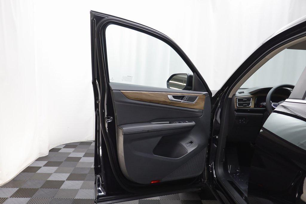 new 2026 Volkswagen Atlas car, priced at $45,851
