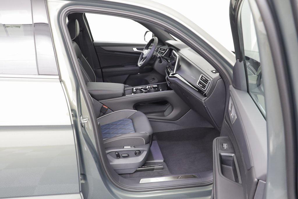 new 2026 Volkswagen Atlas Cross Sport car, priced at $53,248