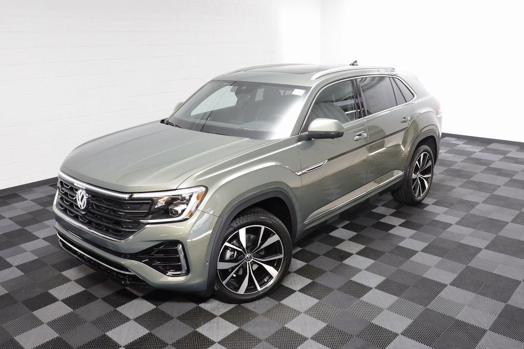 new 2026 Volkswagen Atlas Cross Sport car, priced at $53,248