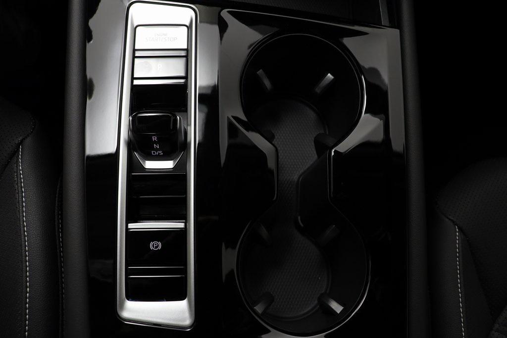 new 2025 Volkswagen Atlas car, priced at $40,104