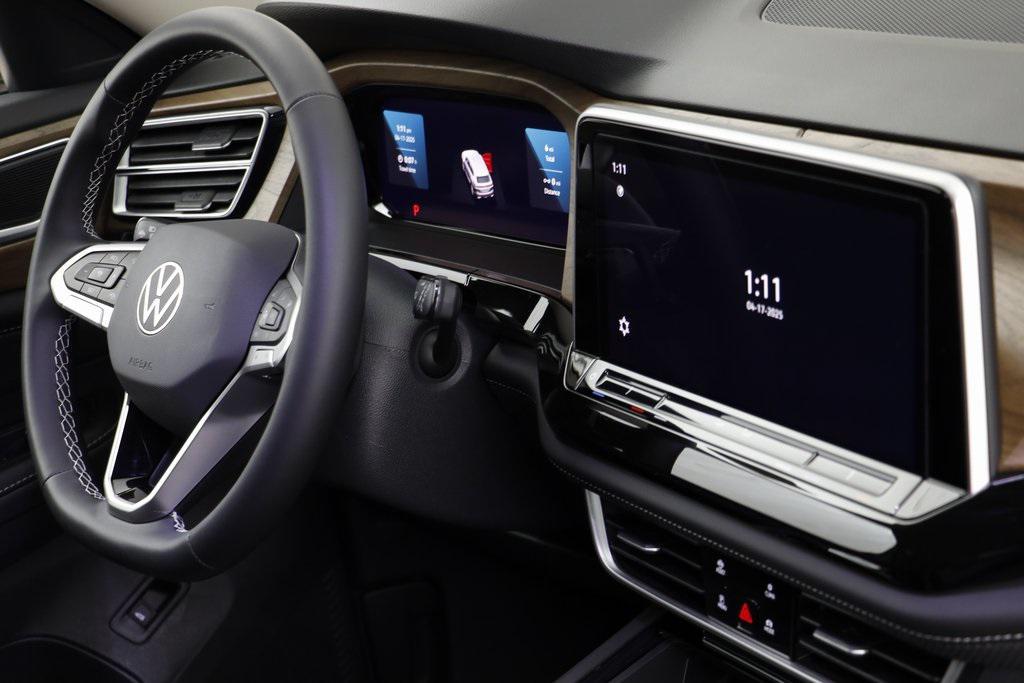new 2025 Volkswagen Atlas car, priced at $40,104