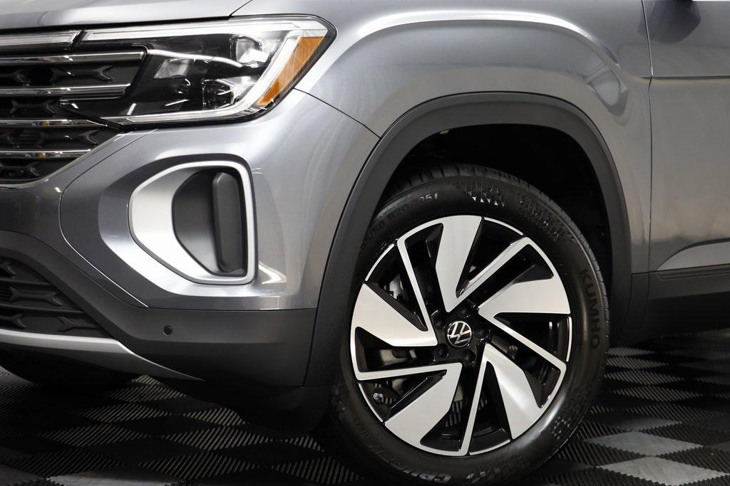 new 2025 Volkswagen Atlas car, priced at $40,104