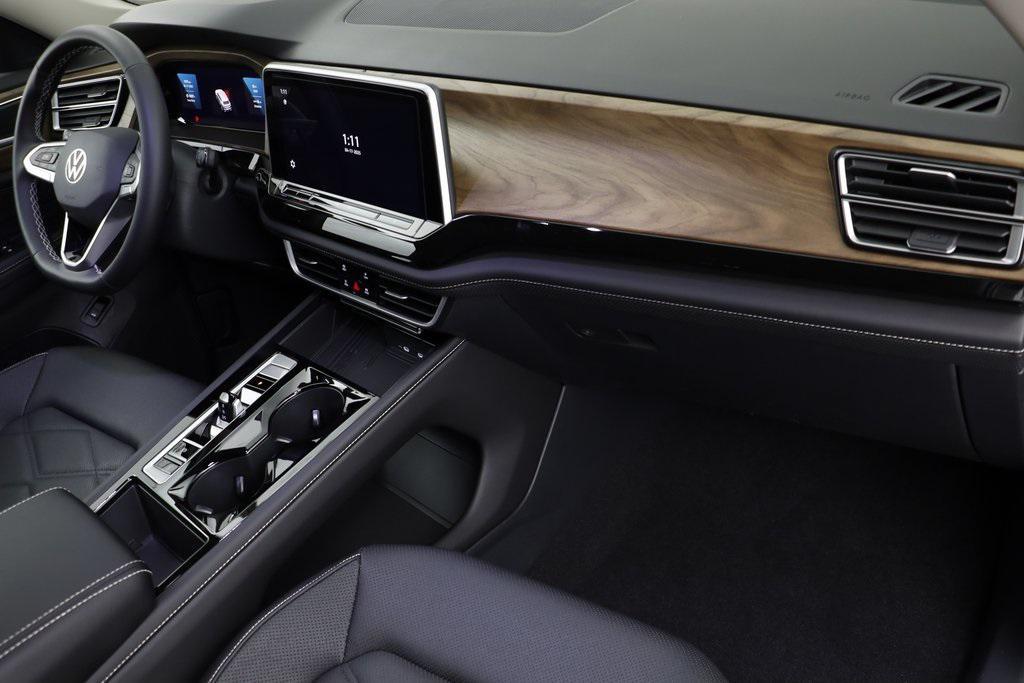 new 2025 Volkswagen Atlas car, priced at $40,104