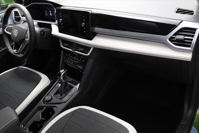 new 2025 Volkswagen Taos car