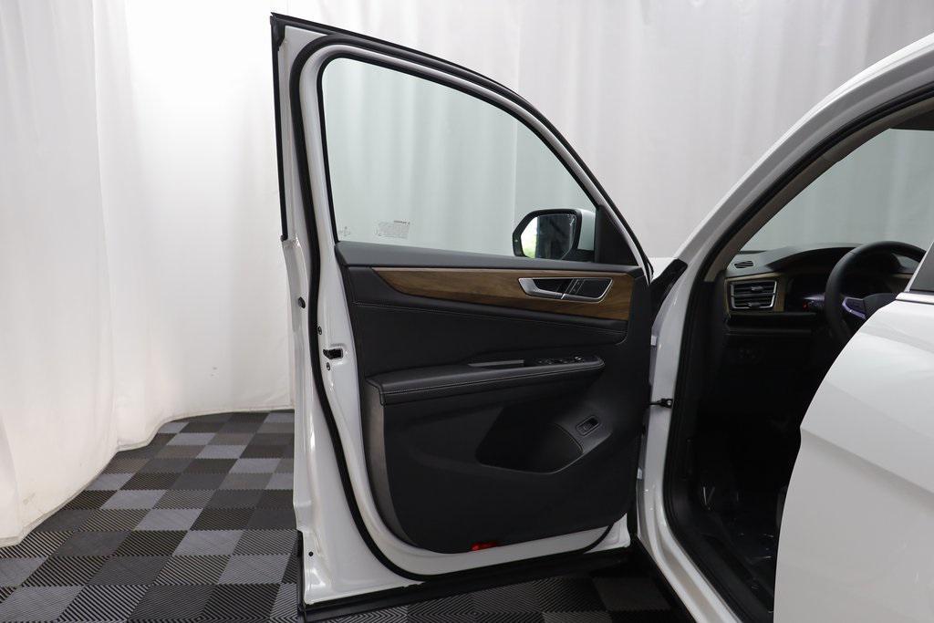 new 2026 Volkswagen Atlas car, priced at $46,308