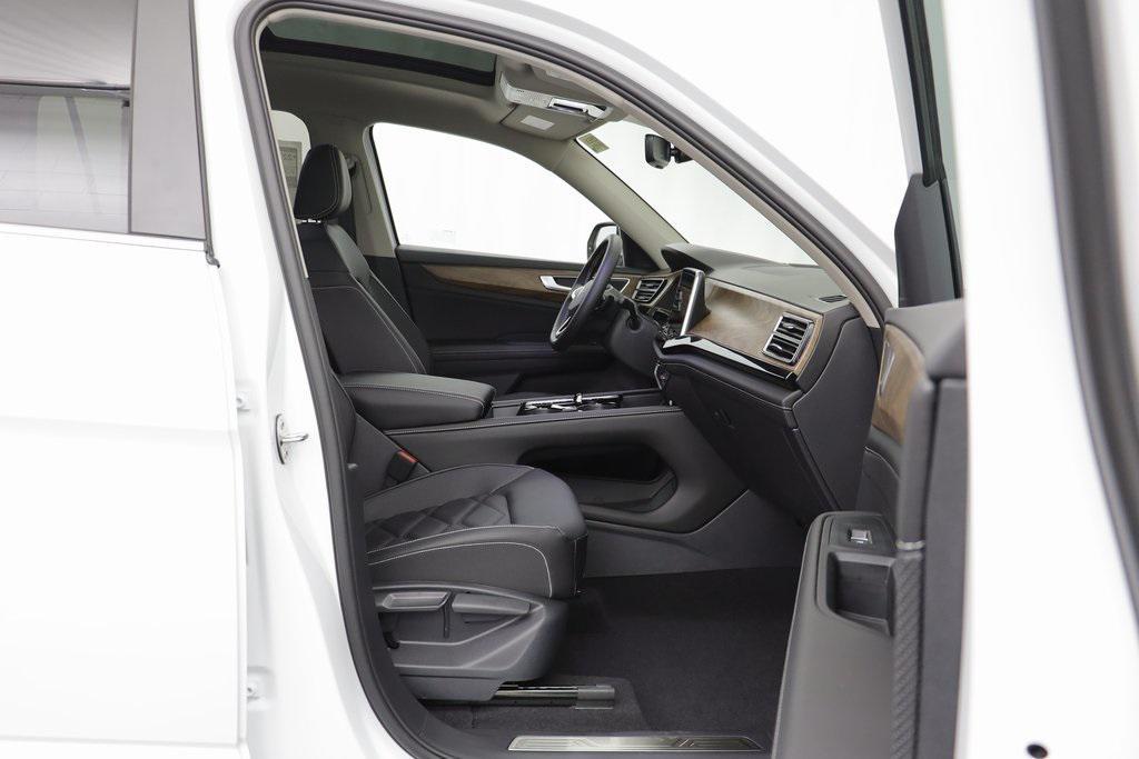 new 2026 Volkswagen Atlas car, priced at $46,308