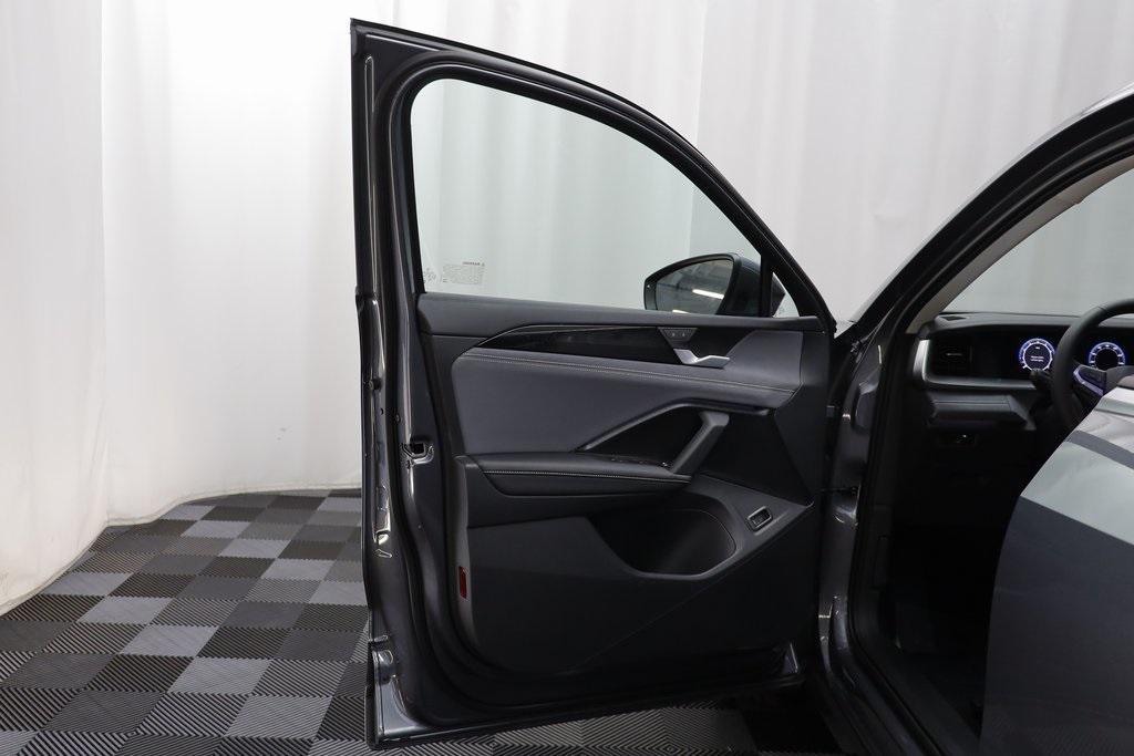 new 2025 Volkswagen Tiguan car, priced at $33,770