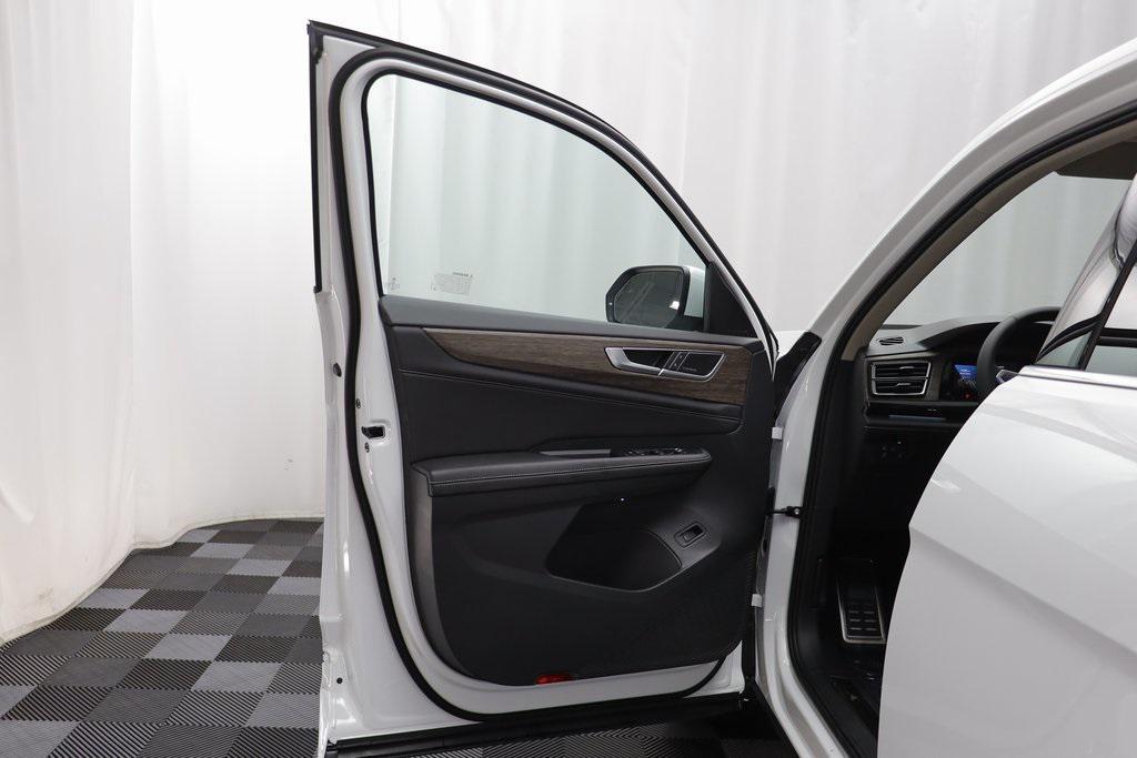 new 2026 Volkswagen Atlas car, priced at $54,118