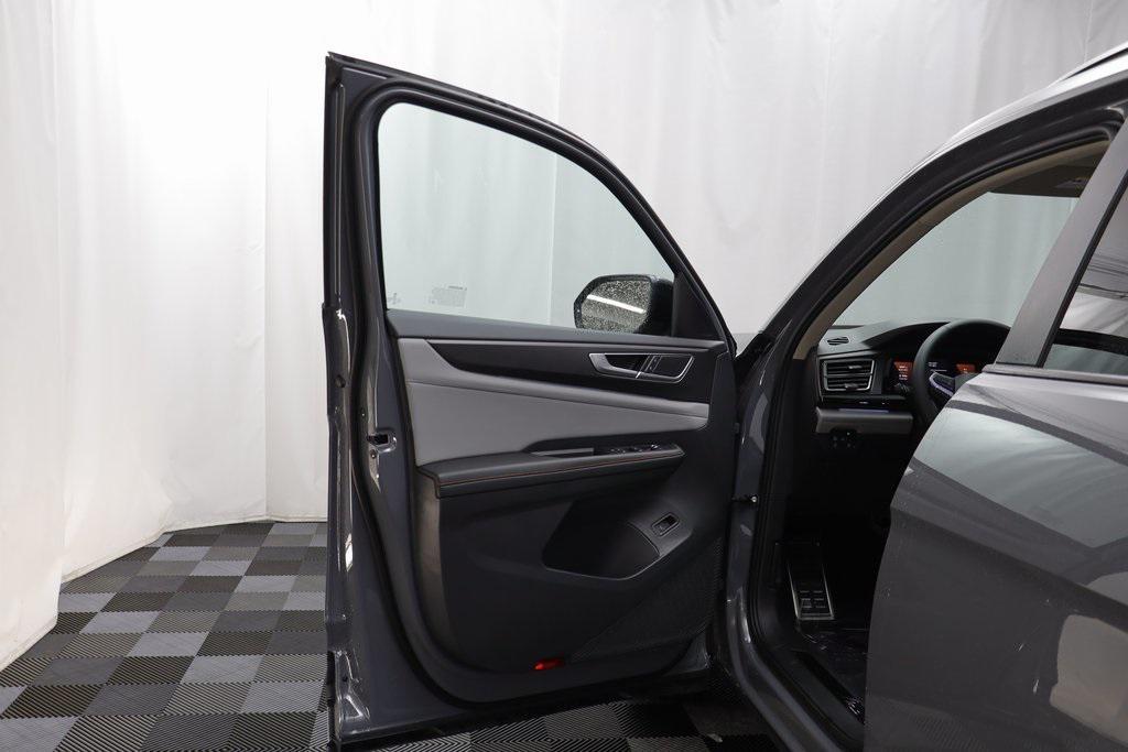 new 2025 Volkswagen Atlas car, priced at $41,514