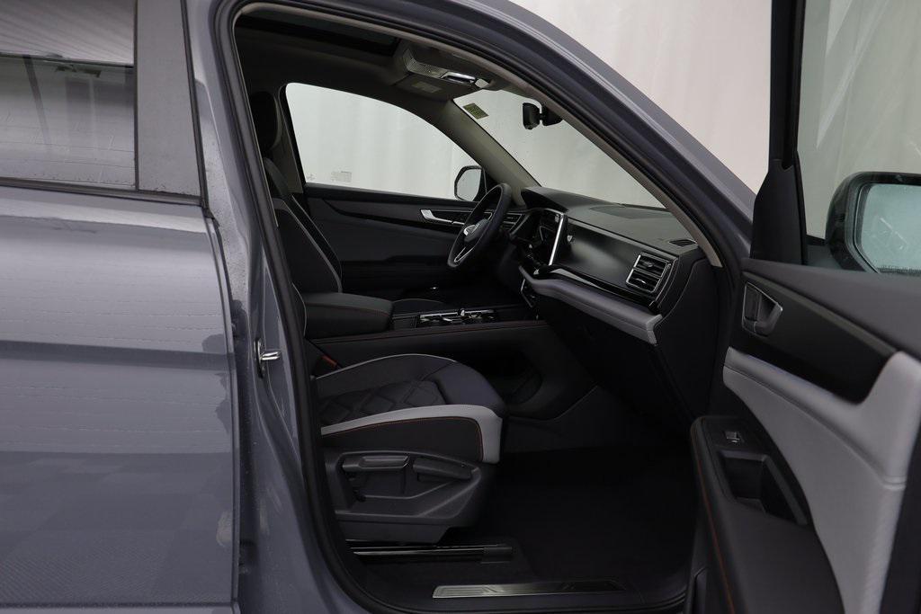 new 2025 Volkswagen Atlas car, priced at $41,514