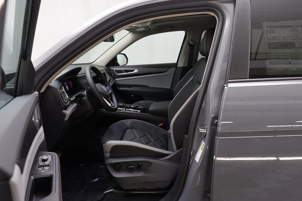 new 2025 Volkswagen Atlas car, priced at $41,514