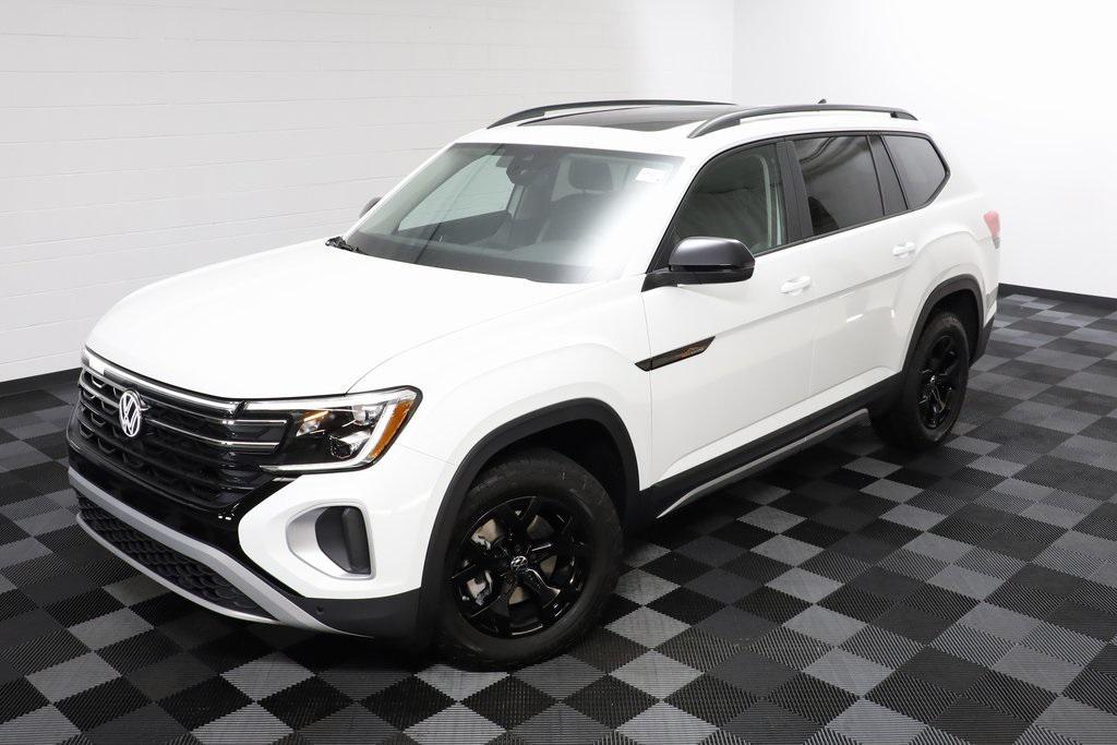 new 2025 Volkswagen Atlas car, priced at $45,056