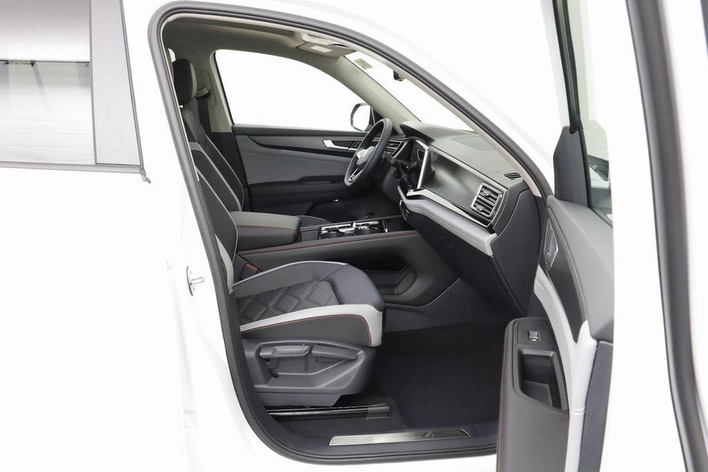 new 2025 Volkswagen Atlas car, priced at $45,056