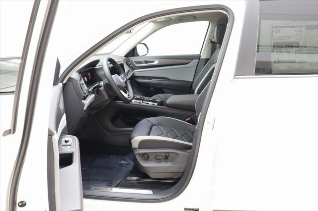 new 2025 Volkswagen Atlas car, priced at $45,077