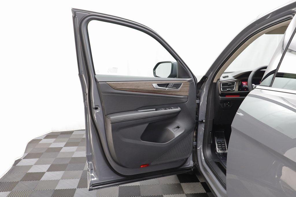 new 2026 Volkswagen Atlas car, priced at $54,716