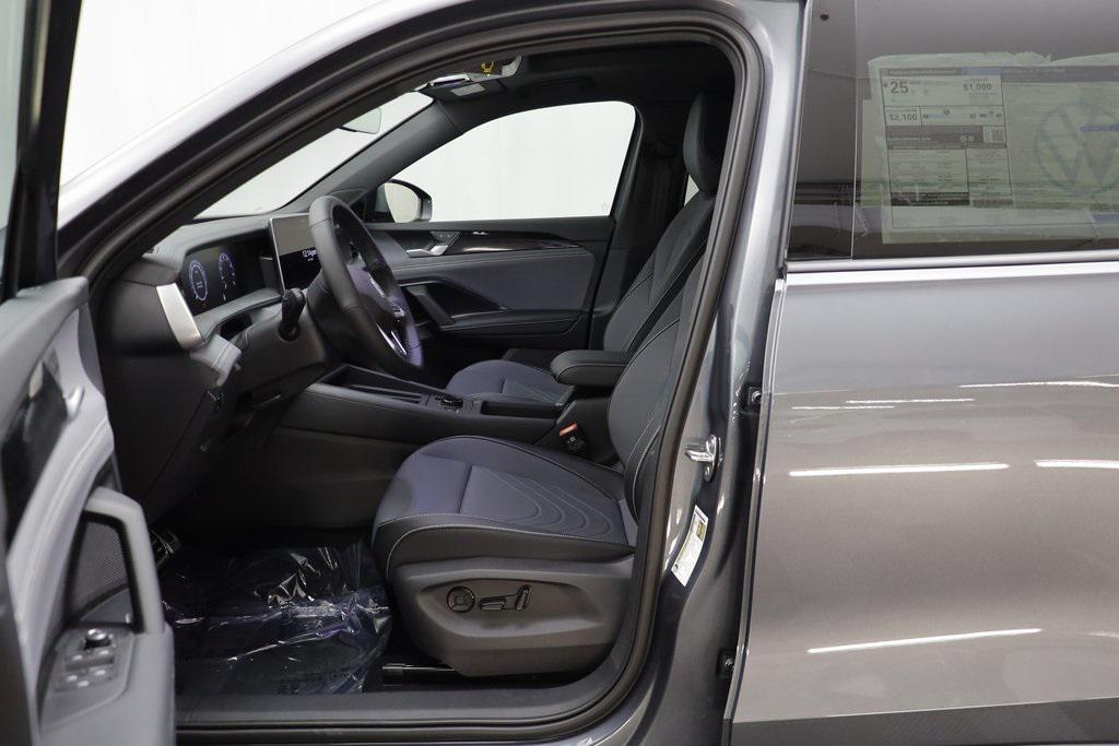 new 2025 Volkswagen Tiguan car, priced at $35,798