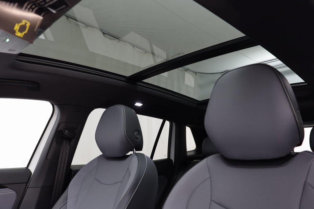 new 2025 Volkswagen Tiguan car, priced at $36,235