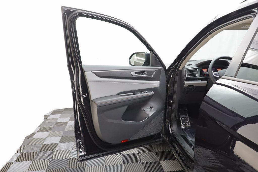 new 2026 Volkswagen Atlas car, priced at $47,925