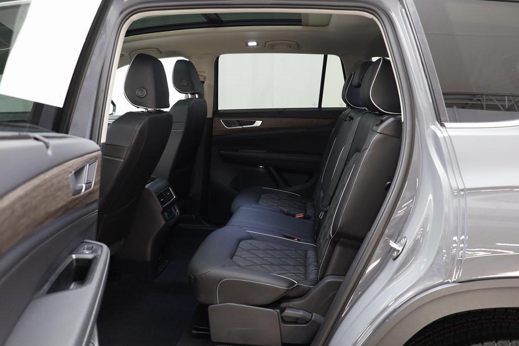 new 2025 Volkswagen Atlas car, priced at $52,811