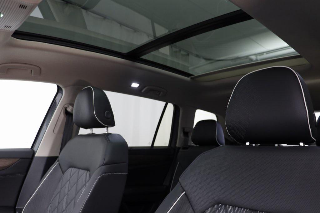 new 2025 Volkswagen Atlas car, priced at $52,811