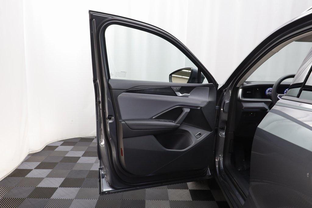 new 2025 Volkswagen Tiguan car, priced at $33,770