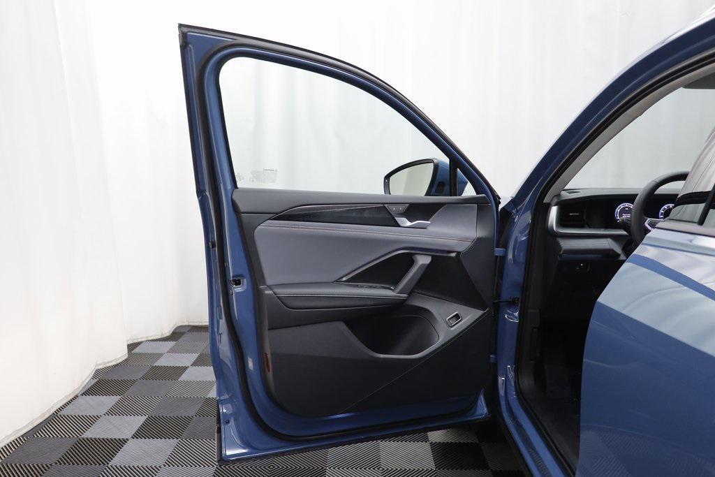 new 2025 Volkswagen Tiguan car, priced at $34,675