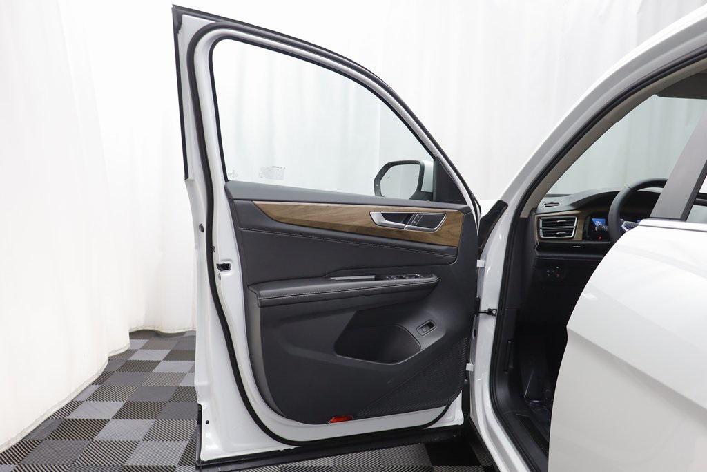 new 2026 Volkswagen Atlas car, priced at $45,891