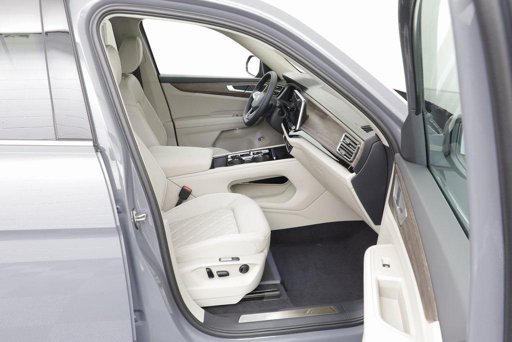 new 2026 Volkswagen Atlas car, priced at $54,118