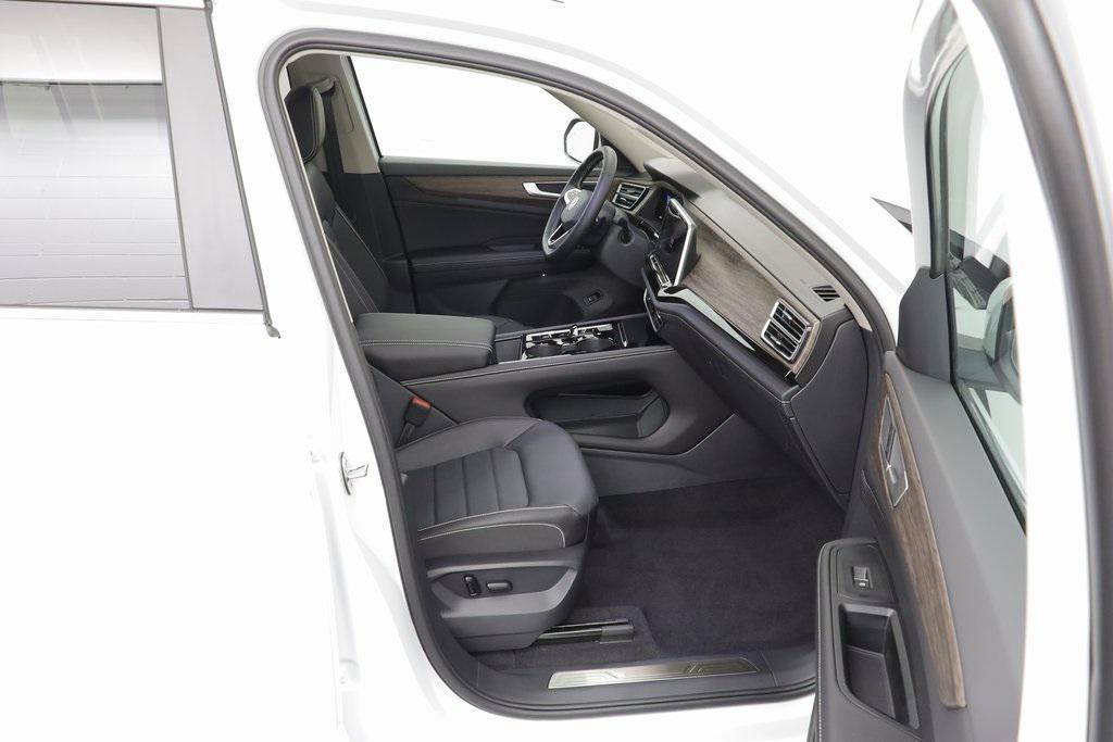 new 2026 Volkswagen Atlas car, priced at $49,871