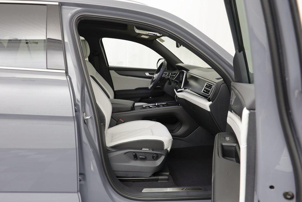 new 2026 Volkswagen Atlas Cross Sport car, priced at $52,662