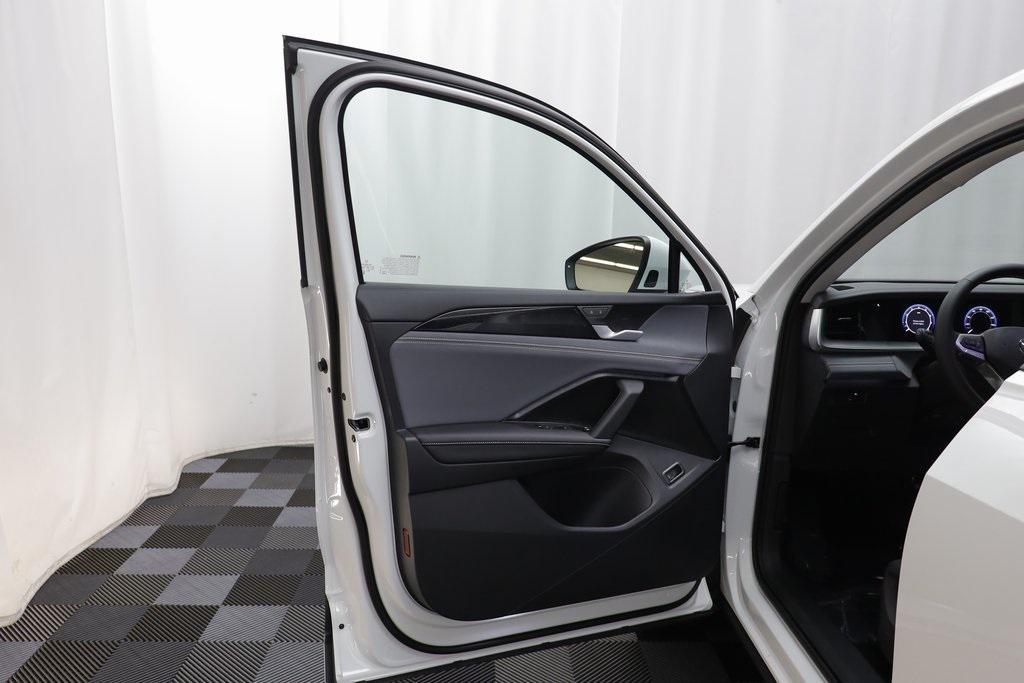 new 2025 Volkswagen Tiguan car, priced at $33,770