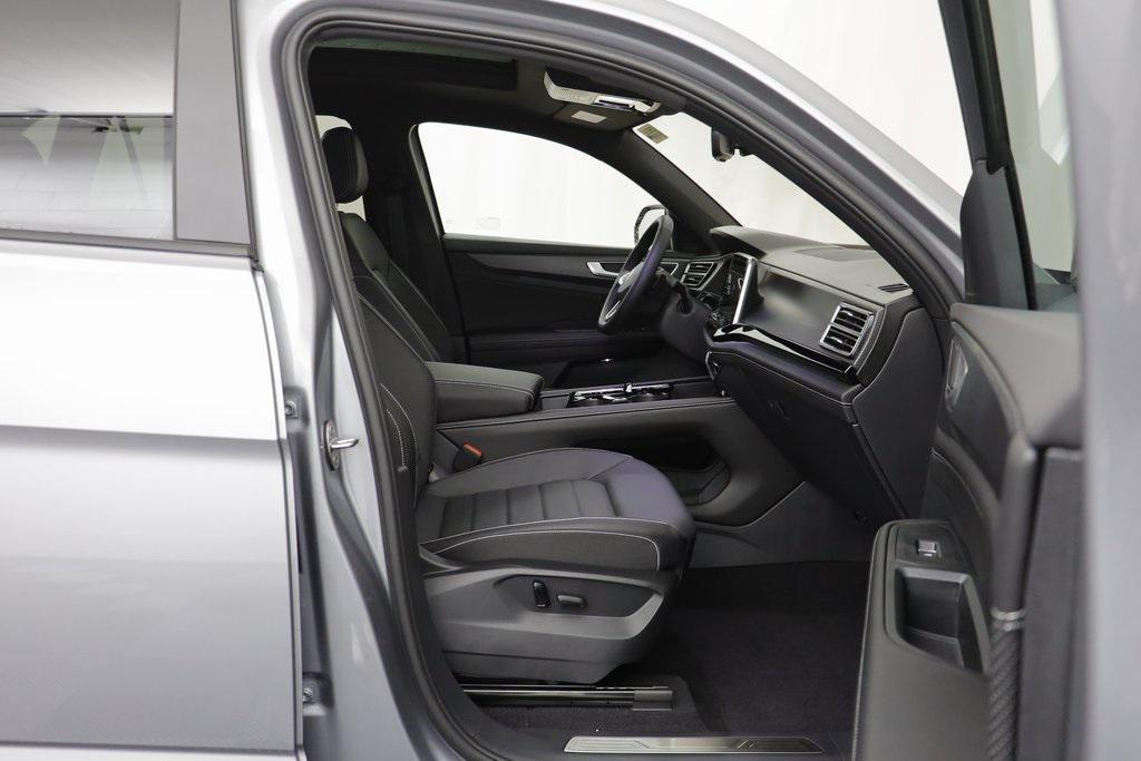 new 2026 Volkswagen Atlas Cross Sport car, priced at $50,288