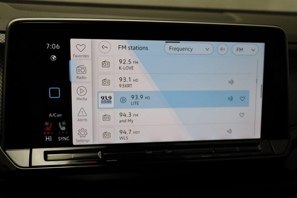 new 2026 Volkswagen Atlas Cross Sport car, priced at $50,288