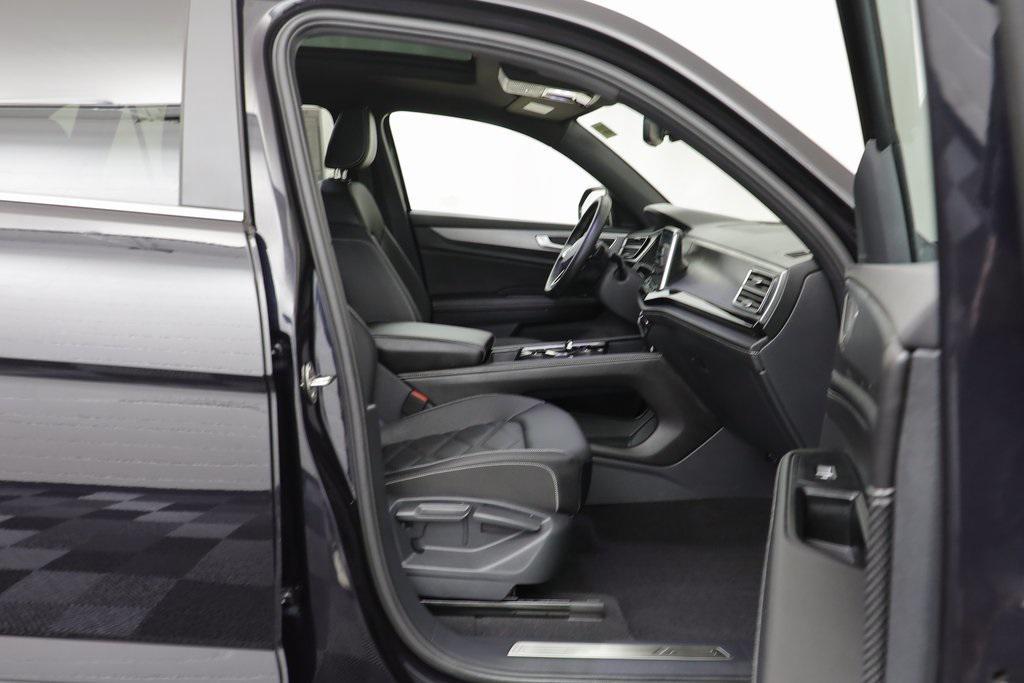 used 2025 Volkswagen Atlas Cross Sport car, priced at $38,548